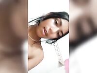 Foi pro banheiro pra fazer um video se tocando pro ficante