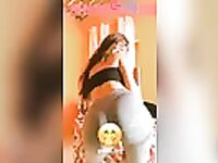 Cris pkena rebolando a bunda