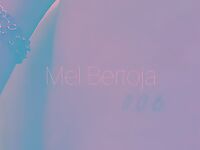 Mel Bertoja molhada mostrando o melzinho da buceta