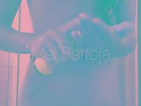 Mel Bertoja pelada mostrando seu corpo lindo e delicado