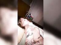 Maru Karv dando cuzinho de ladinho e gemendo demais