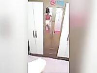 Aline Marques pelada em frente ao espelho se mostrando