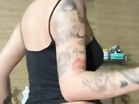 Yasmin Cat rebolando sua bunda grande linda