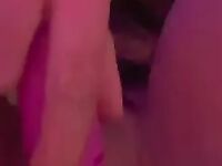 Yasmin Cat nua masturbando sua bucetinha rosa