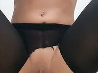Marcela Lelly se masturbando sentando no consolo