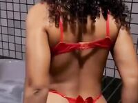 Amanda Lisboa safada de lingerie vermelha no vídeo do onlyfans