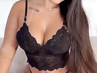 Juh Morena pelada tocando siririca e gozando gostoso