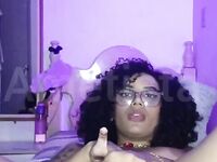 Ametista nua com plug no cu e se masturbando gostoso