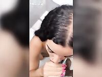 Amanda Lisboa no banheiro dando boquete guloso no dotado