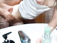Coroa dotado fazendo sexo com novinha loira gostosa