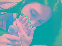 Priscila Feet chupa seu pé e lambe pica