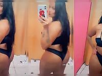 Erica Pinheiro se filmando de calcinha e sutiã