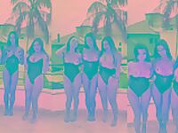 Natasha Steffens e seus amigas mostrando os peitões