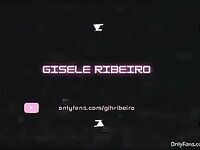A putinha Gih Ribeiro adora fazer vídeos mostando o cu
