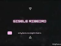 A putinha Gih Ribeiro adora fazer vídeos mostando o cu