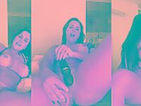 Greluda Jessica Minassian sentando no consolo