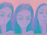 Sara Apollo chupando uma pica de borracha