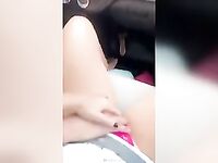 Nayrakallinne OF se masturbou no carro com a ajuda do ficante