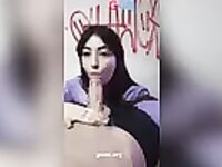 Novinha latina mamando a rola molhada