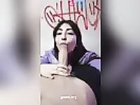 Novinha latina mamando a rola molhada