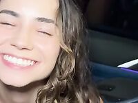 Jameliz nua no carro mostrando seus peitos lindos