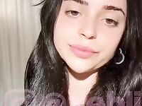Xehli G mostrando seus peitos lindos demais