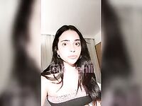 Xehli G mostrando seus peitos lindos demais