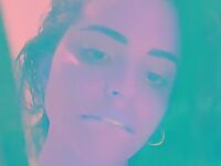 Famosinha Xehli G tirando a roupa toda
