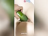 Pepino in buceta da magrinha tarada