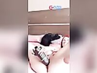 Famosinha do insta Kinechan usando fodendo de brinquedo