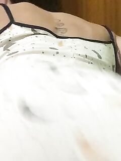 Bia Mantovani nua rebolando e mostrando seu cu lindo depilado