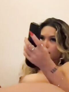 Erome Sarah Melo pelada mostrando seu cu e sua buceta