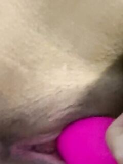 Martina Oliveira se masturbando gostoso com vibrador