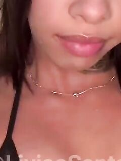 Livia Santos pelada tocando siririca gostosa