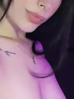 Carol Vargas nua bem gostosa mostrando cuzinho