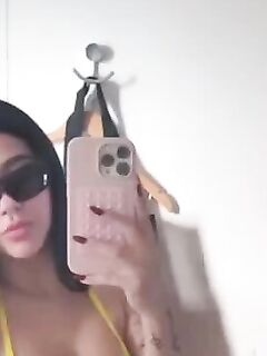 Beca Barreto gostosa de biquini mostrando seu corpo