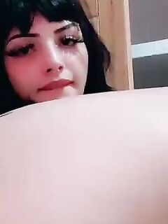 Yasmin Cat siririca gostosa na sua bucetinha rosa