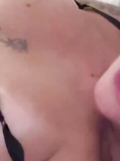 Vivi Fernandes pelada metendo vibrador na buceta