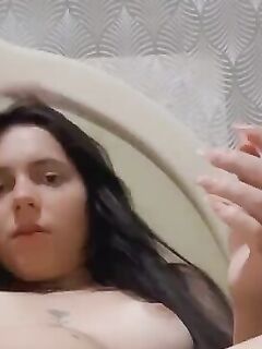 Branquinhasafada1 erome tocando siririca e gemendo gostoso