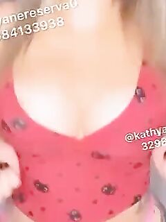 Loira Kathyane Gontijo pelada sem calcinha mostrando a buceta