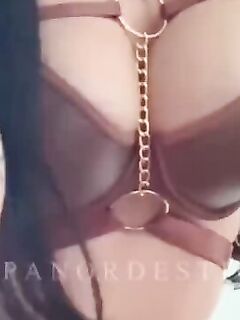 Japa Nordestina erome com vibrador na sua buceta rosada