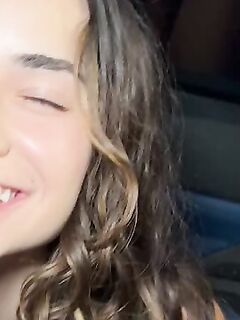 Jameliz nua no carro mostrando seus peitos lindos