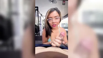 Gaby lopez mamando na academia