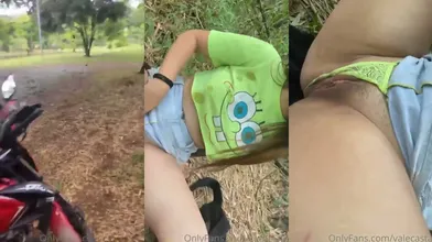 Valeria Castaneda pelada na praça cheia de tesao