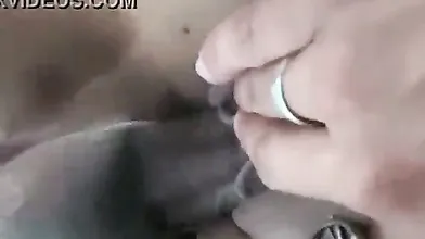 Gozando dentro da bucetinha da namorada gostosa