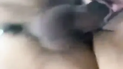 Gozando dentro da bucetinha da namorada gostosa
