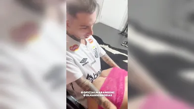 Loira gostosa transando com cadeirante dotado