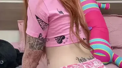 Kinechan nua mostrando o rabo