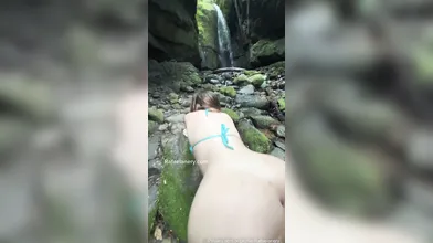 Rafaela Nery nua trepando com dotado na cachoeira