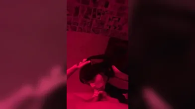 Lua Uchiha fazendo boquete e levando gozada